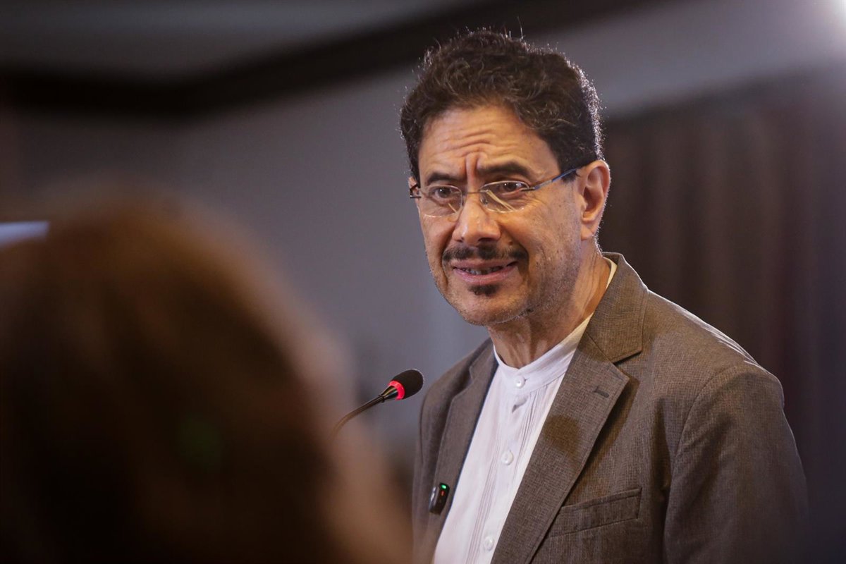 Cepeda reitera a De la Espriella que renuncie a su ciudadanía estadounidense para poder estar legitimado 11 Cepeda reitera a De la Espriella que renuncie a su ciudadanía estadounidense para poder estar legitimado