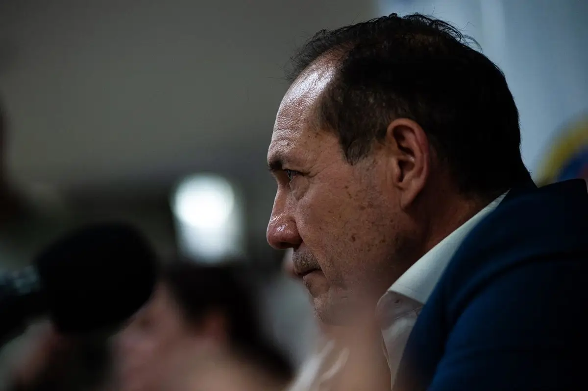 Dimiten tres ministros de Petro tras la elección del candidato de la oposición al Tribunal Constitucional