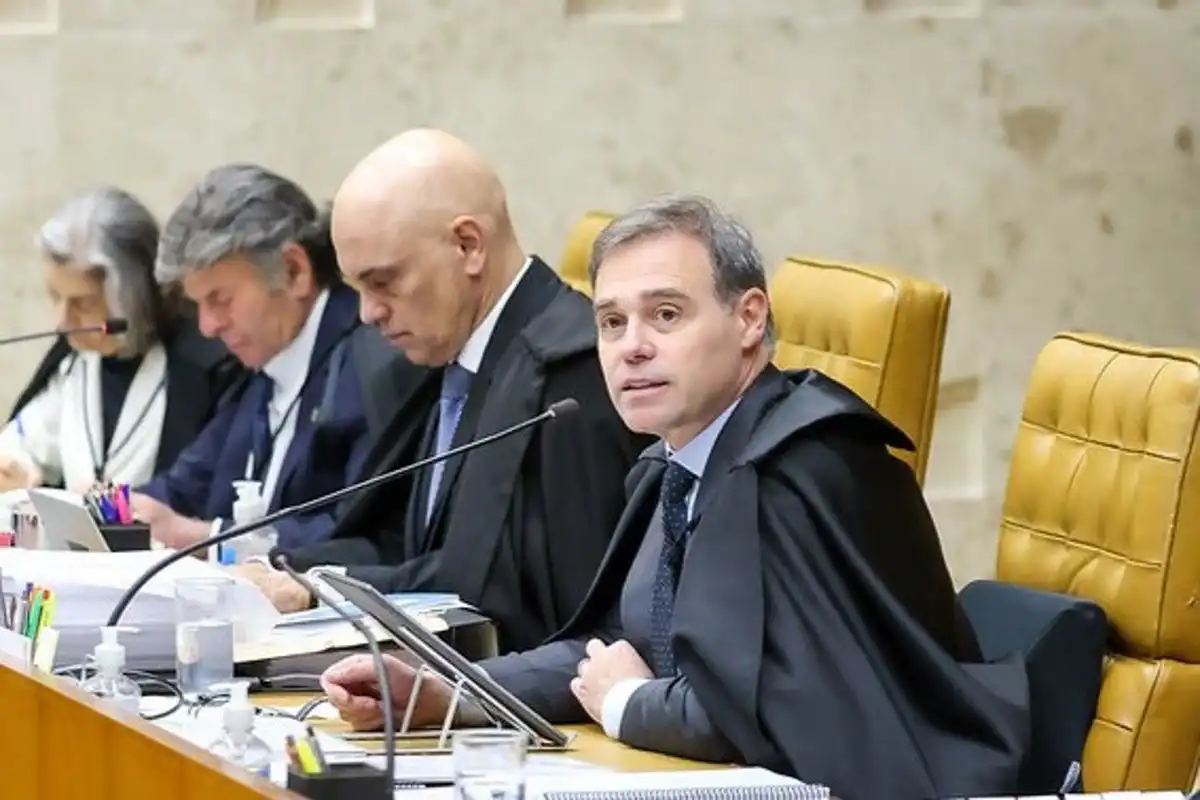 El Supremo de Brasil da a los jueces De Moraes y Mendonça cinco días para informar sobre los mensajes de Daniel Vorcaro 13 El Supremo de Brasil da a los jueces De Moraes y Mendonça cinco días para informar sobre los mensajes de Daniel Vorcaro