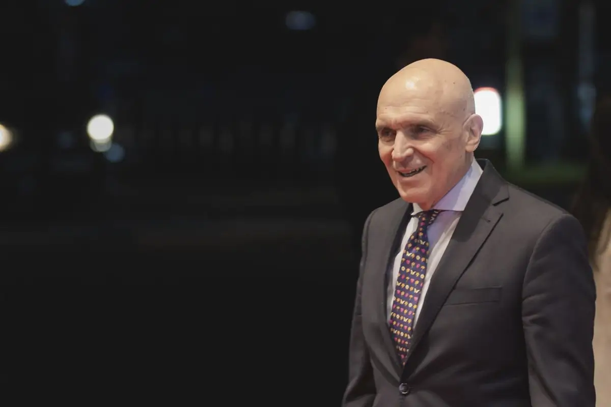 El candidato libertario por Buenos Aires rechaza retirarse pese a sus vínculos con el narcotráfico