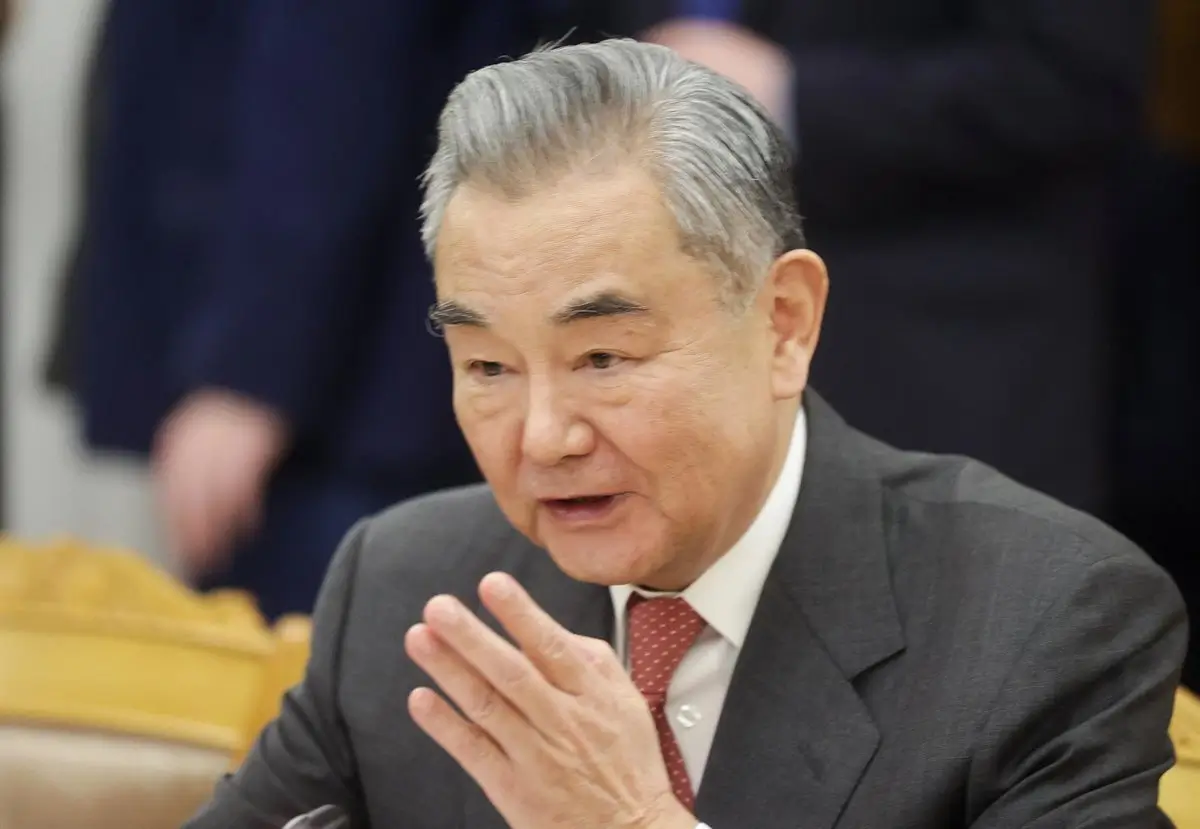 China recalca que “ningún país” debe actuar “como el policía mundial” o “autoproclamarse juez internacional”