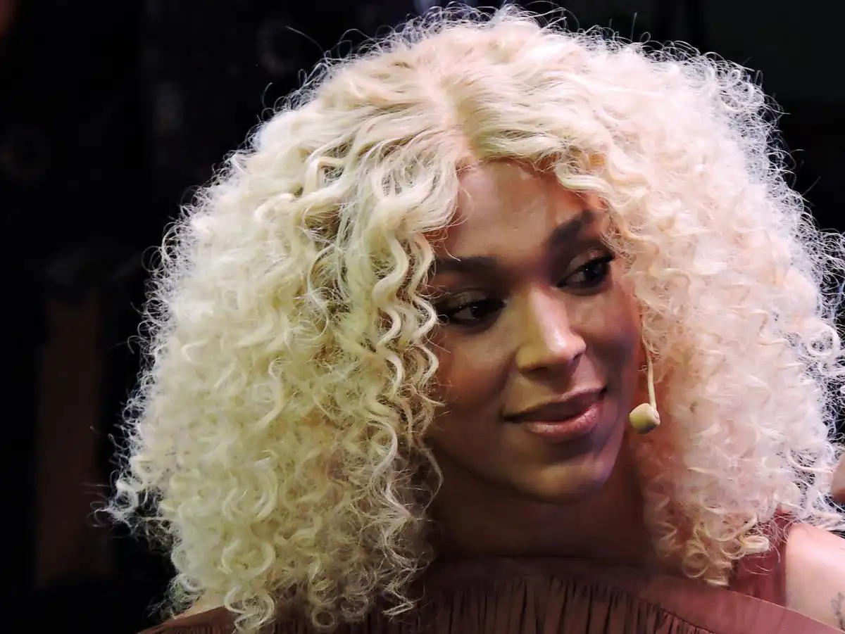 La diputada trans Erika Hilton se convierte en la mujer más votada para el Congreso en la historia de Brasil