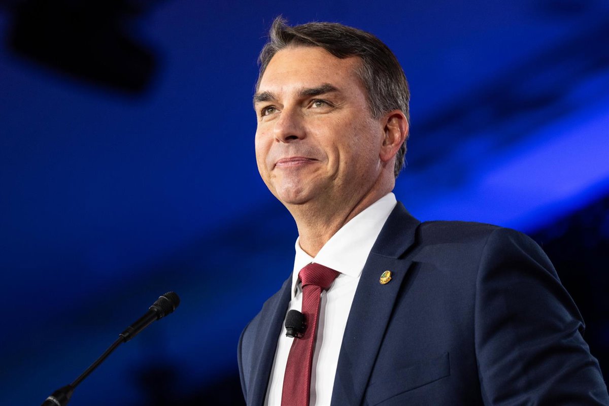 La Fiscalía de Brasil pide que Flávio Bolsonaro declare ante la Policía por si se retracta de sus calumnias contra Lula 6 La Fiscalía de Brasil pide que Flávio Bolsonaro declare ante la Policía por si se retracta de sus calumnias contra Lula
