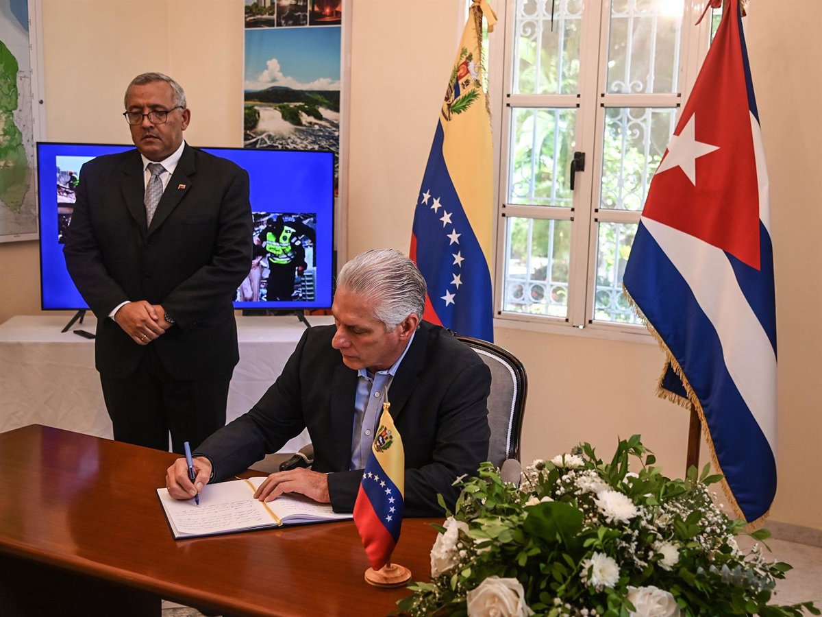 Díaz-Canel asegura que médicos y rescatistas cubanos permanecerán en Venezuela "el tiempo que sea necesario" 6 Díaz-Canel asegura que médicos y rescatistas cubanos permanecerán en Venezuela “el tiempo que sea necesario”