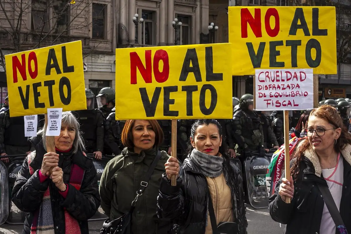 El Gobierno argentino afirma que vetará “todo” lo que pueda vetar tras perder doce votaciones en el Senado