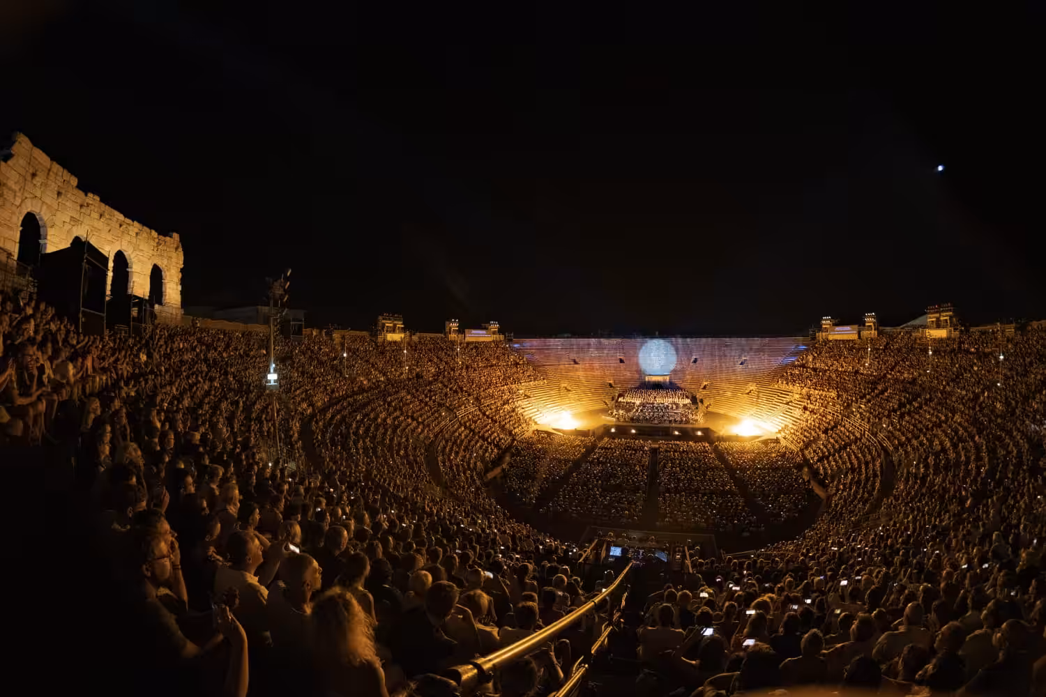 “Nabucco” de Verdi hace vibrar la Arena di Verona en una noche inolvidable