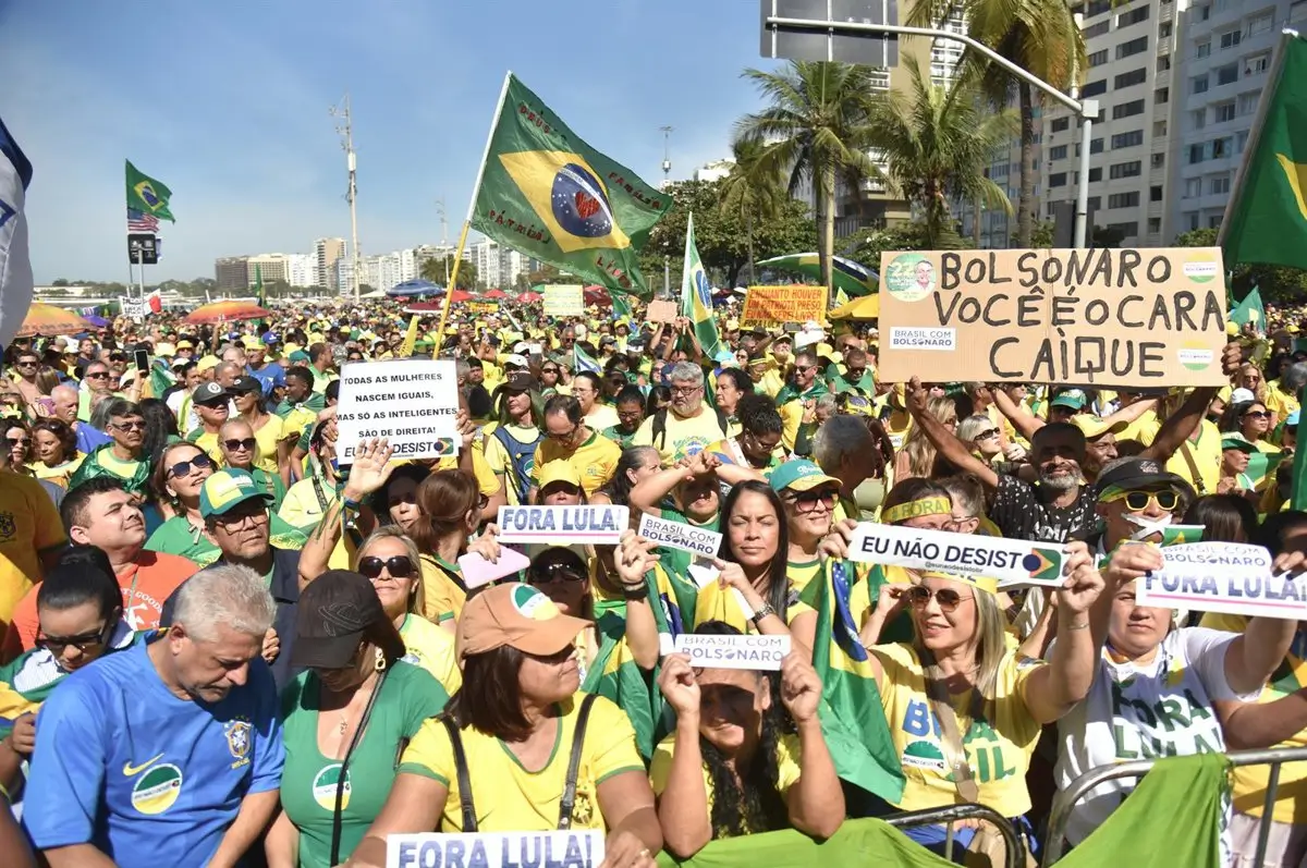 Bolsonaro saca músculo con una gran movilización en las principales ciudades de Brasil