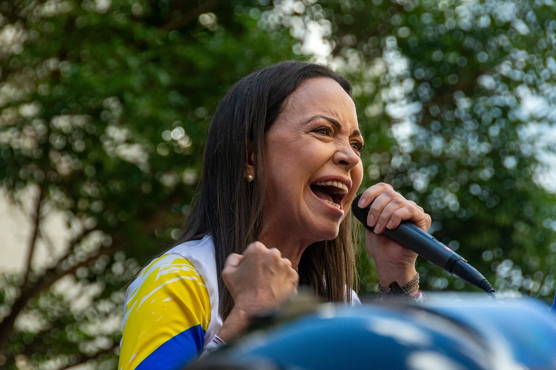 La opositora venezolana María Corina Machado reaparece en la manifestación opositora de Caracas