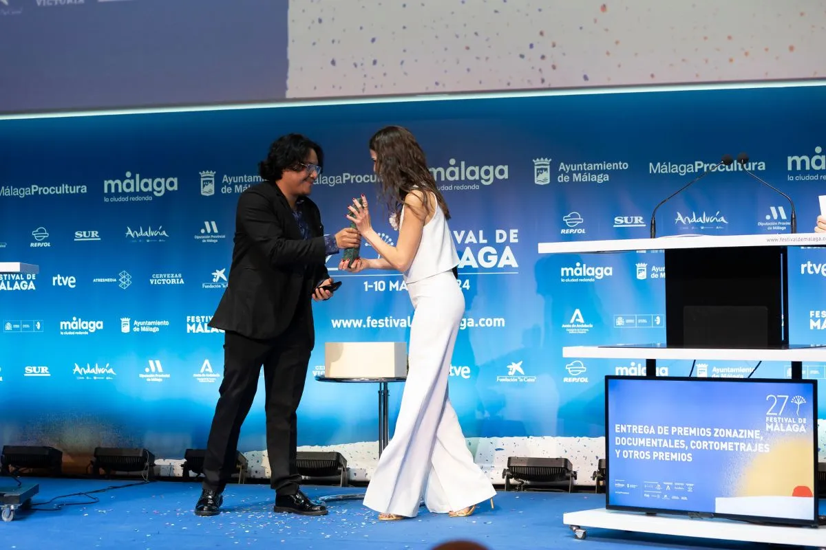 Guadalajara brilla en Málaga: Actor jalisciense recoge premio internacional