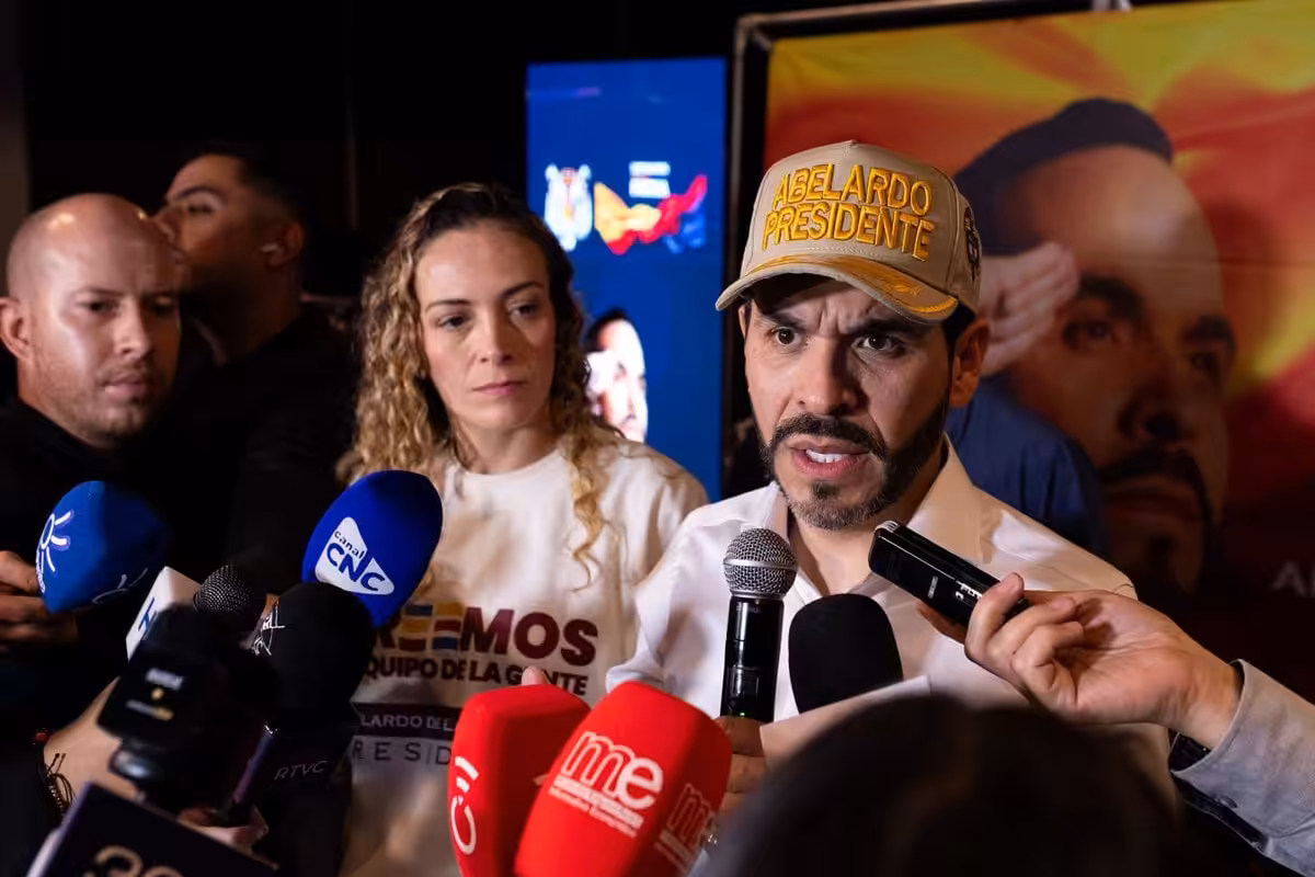 El candidato presidencial Abelardo de la Espriella apela a las derechas para derrotar a Iván Cepeda