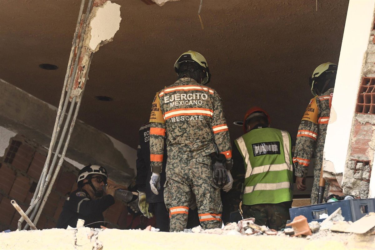 Suben a casi 3.890 los fallecidos por el doble terremoto en Venezuela 13 Suben a casi 3.890 los fallecidos por el doble terremoto en Venezuela