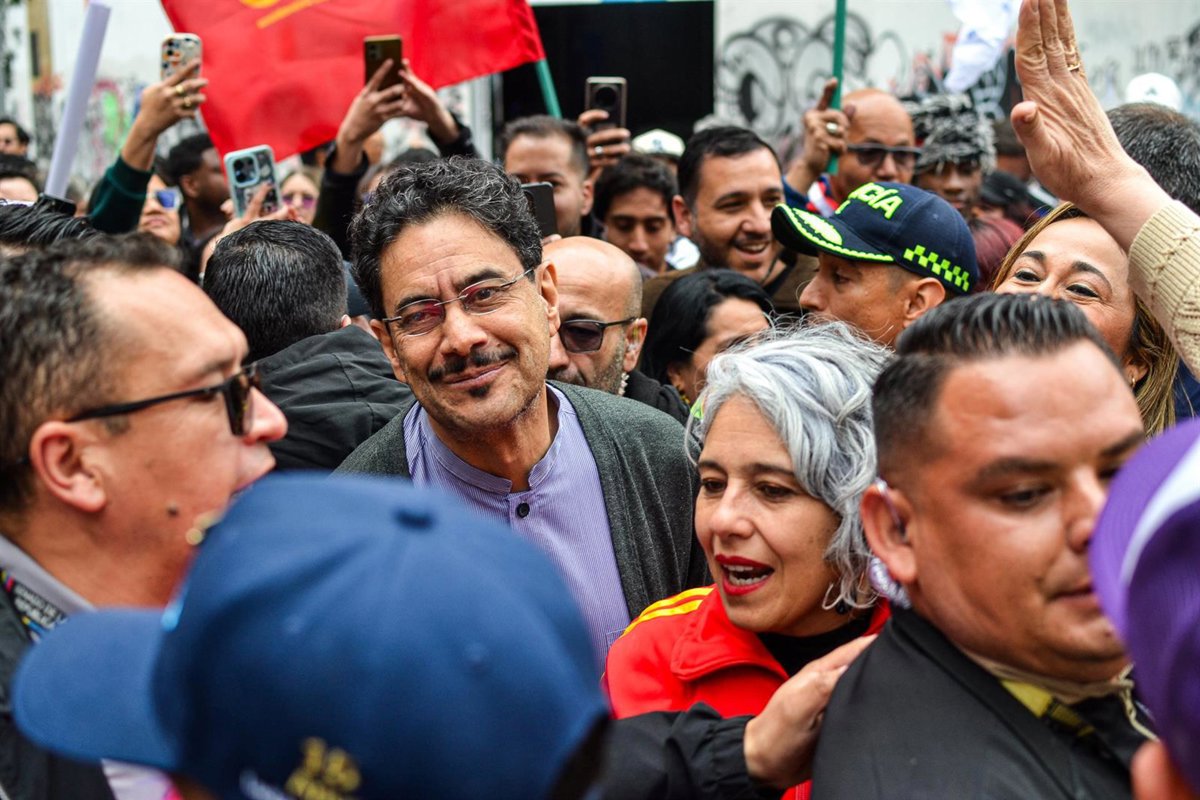 Una treintena de líderes políticos colombianos censuran la "actitud abiertamente antidemocrática" de Petro y Cepeda 14 Una treintena de líderes políticos colombianos censuran la “actitud abiertamente antidemocrática” de Petro y Cepeda
