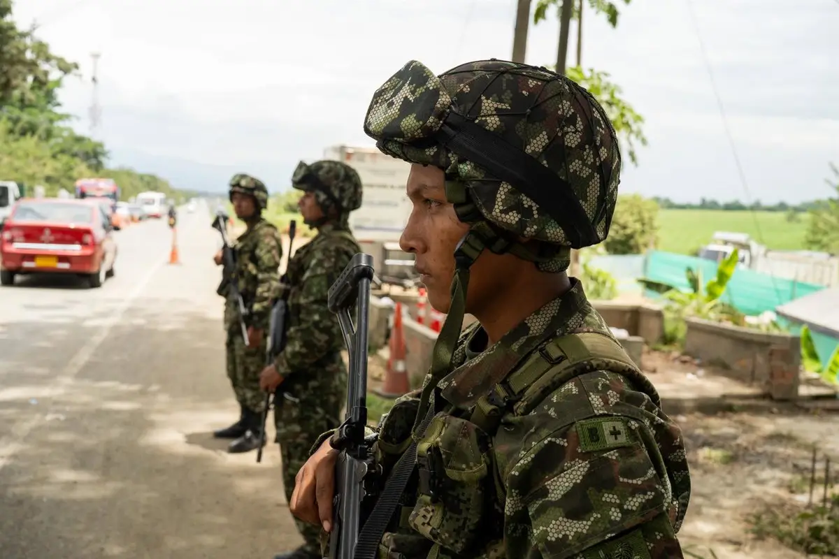 Un grupo armado secuestra a cinco militares en el norte de Colombia
