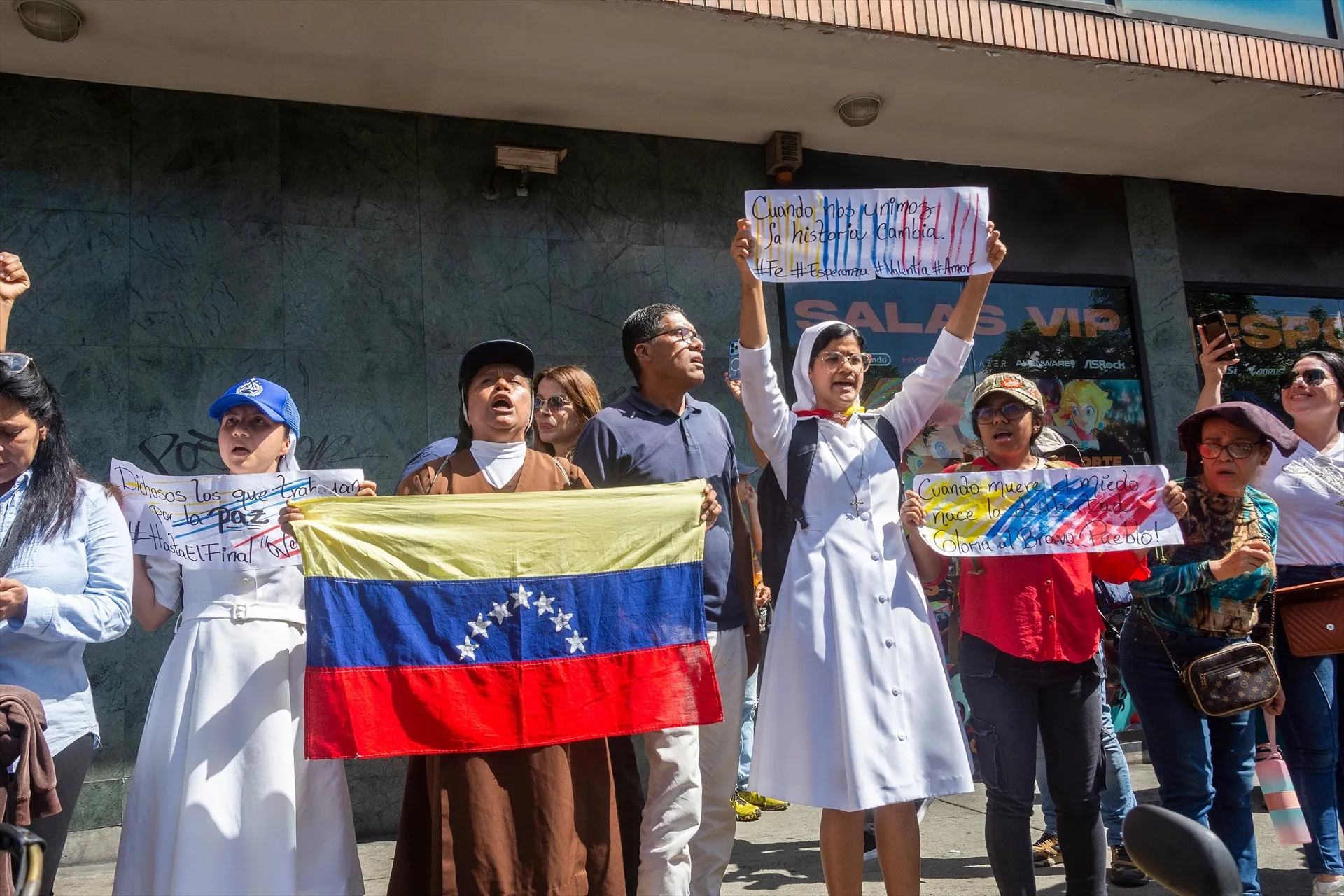 La principal coalición opositora de Venezuela acusa a Maduro de consumar un golpe de Estado