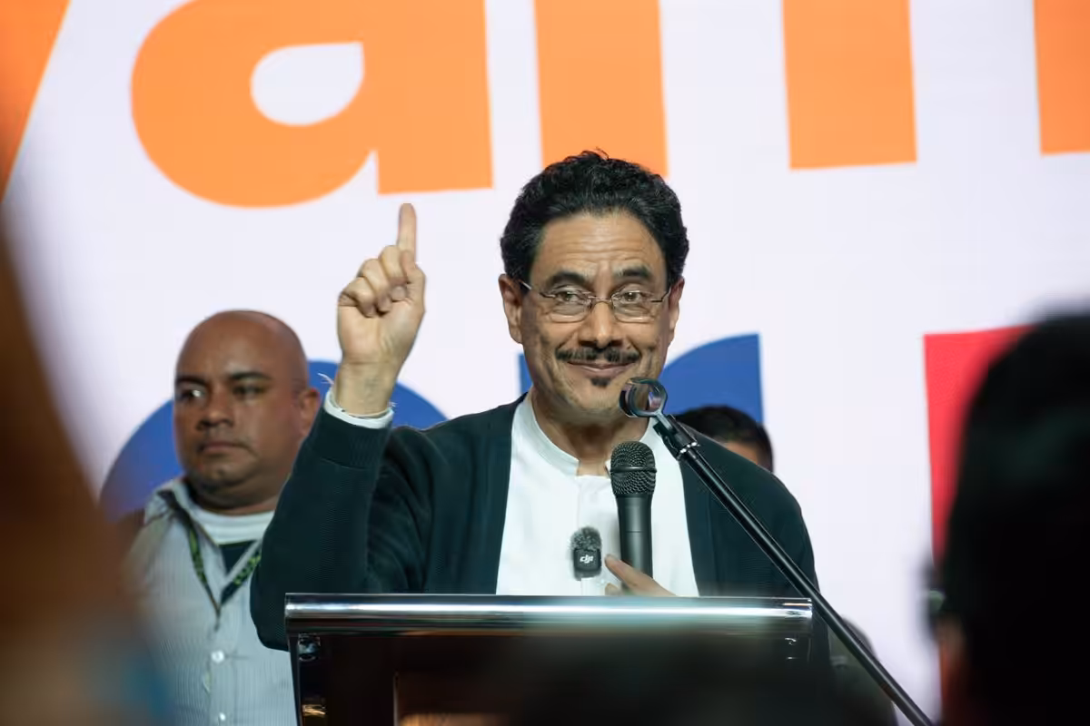 Los dos principales favoritos de las presidenciales de Colombia anuncian sus candidatos a vicepresidentes