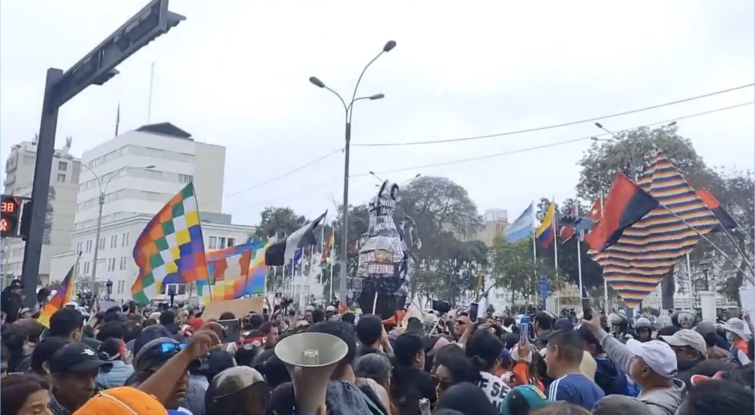 Crecen las protestas y Boluarte tiembla