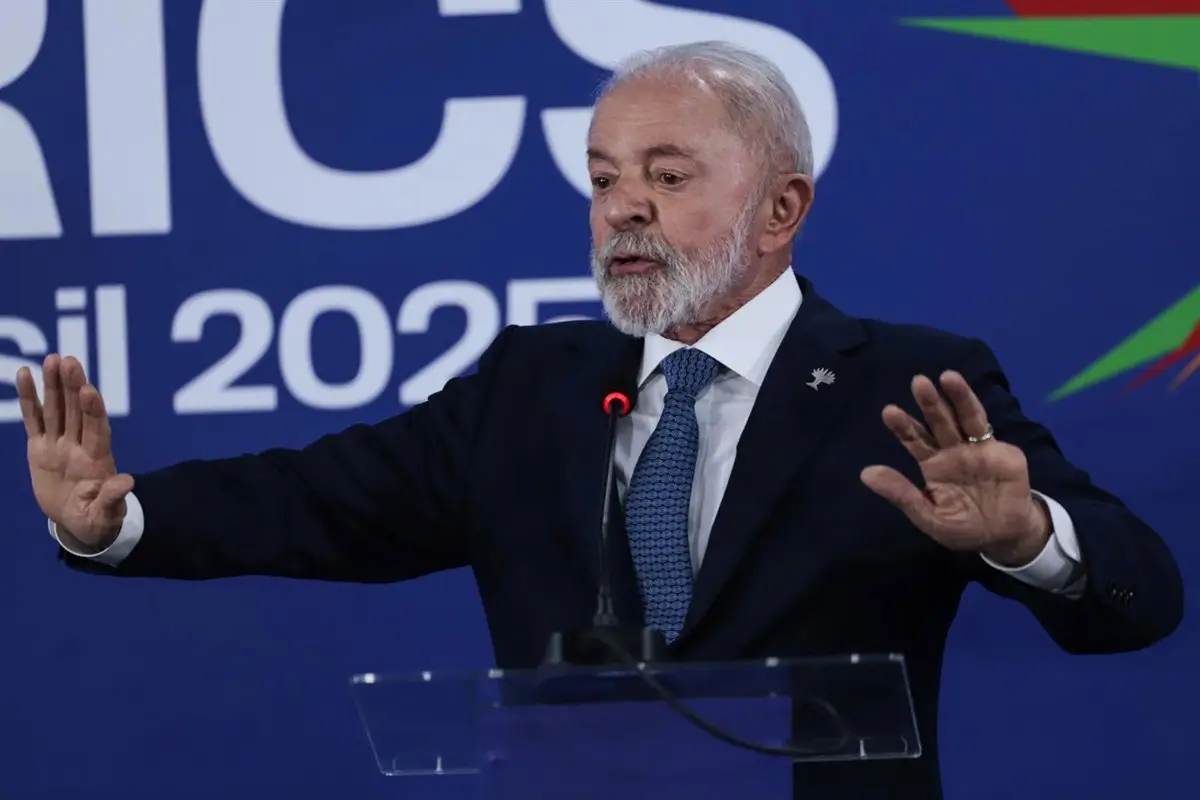 Lula dice que Bolsonaro mandó a su hijo a EEUU para pedir a Trump que le “salvara” y “amenazara” a Brasil