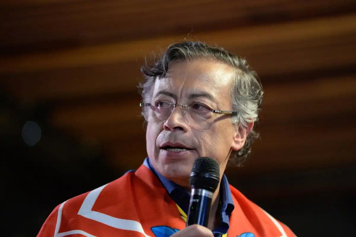 Petro solicita permiso al Congreso para salir del país durante un año