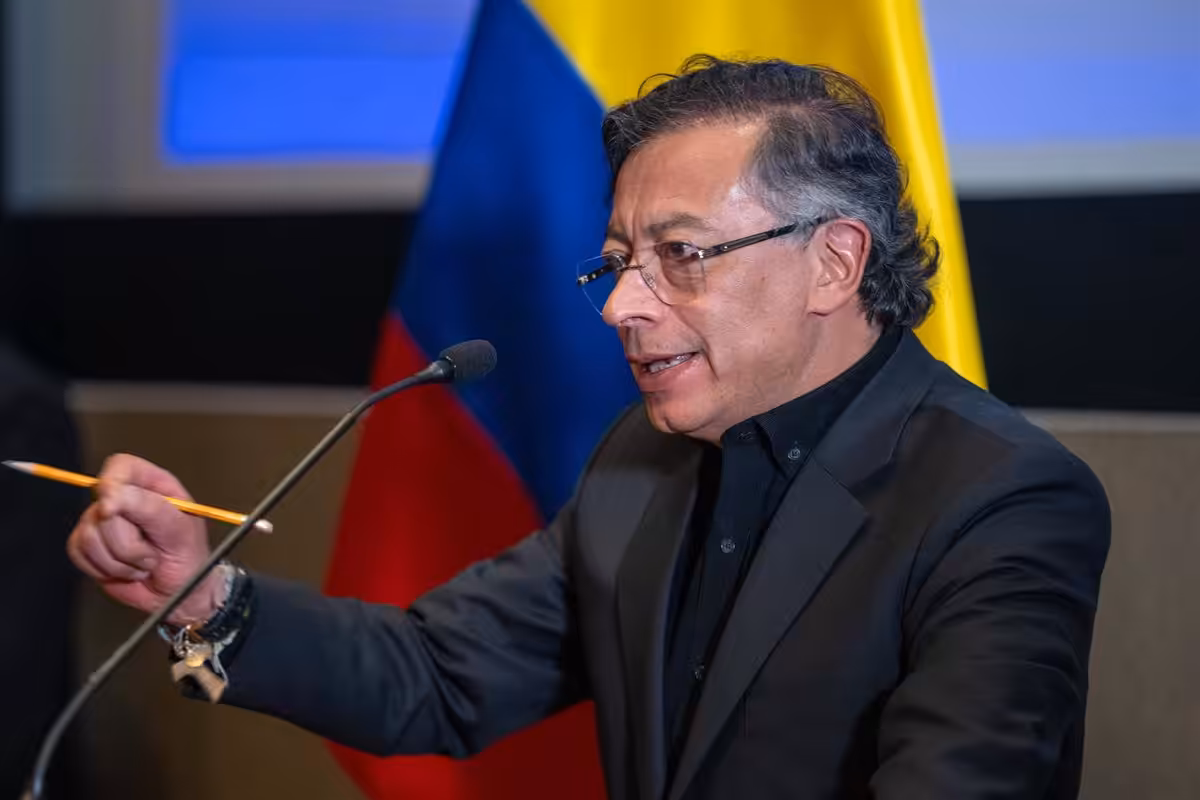 Petro confirma que dio la orden de bombardear un campamento del ELN en el noreste de Colombia con respaldo de Venezuela