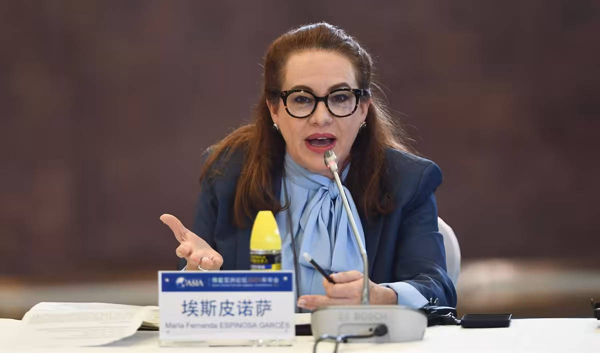 Antigua y Barbuda nomina a la diplomática ecuatoriana María Fernanda Espinosa en la carrera para suceder a Guterres