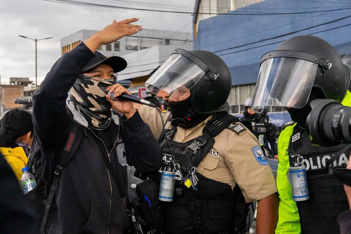 Policía y militares impiden la entrada en Quito de manifestantes de la oposición