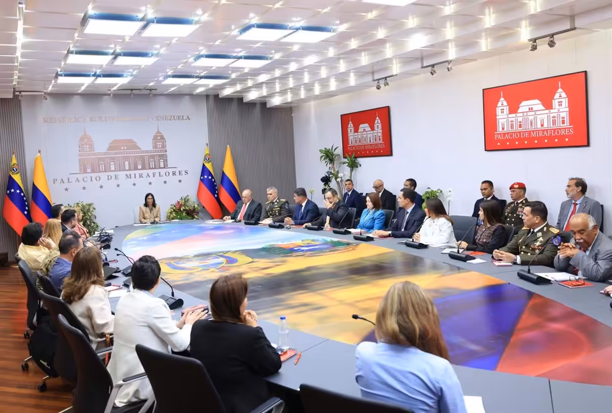 Delcy Rodríguez lidera en Caracas un reunión de alto nivel entre Colombia y Venezuela