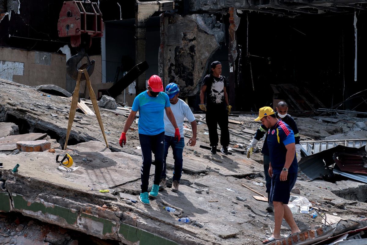 Elevan a 273 los muertos y 3.800 los heridos por el terremoto de magnitud 7,4 en el noroeste de Colombia 11 Elevan a 273 los muertos y 3.800 los heridos por el terremoto de magnitud 7,4 en el noroeste de Colombia