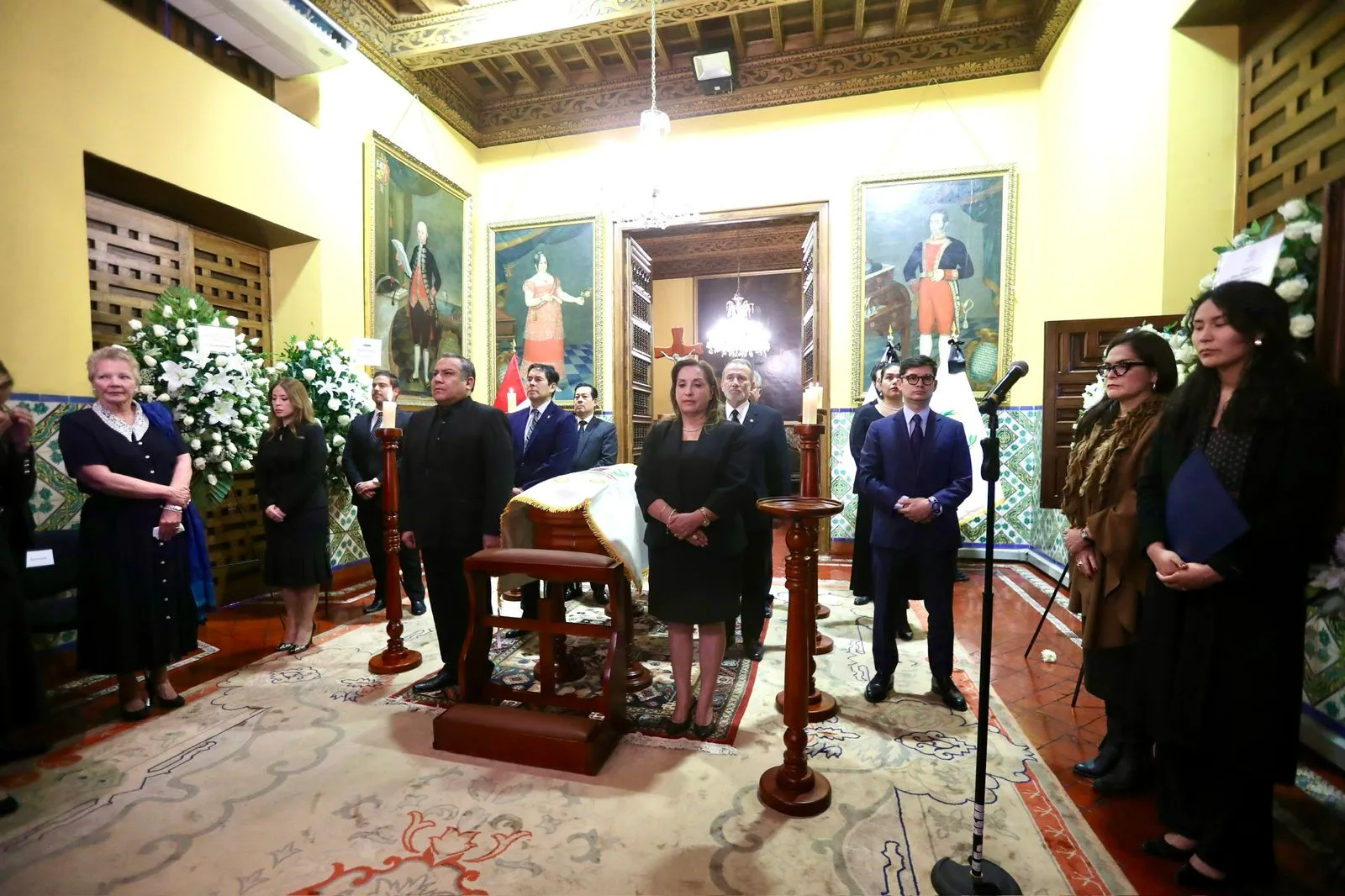 Con presencia de Boluarte, velan los restos de excanciller Ana Cecilia Gervasi
