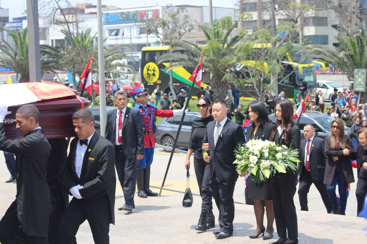 Fujimori será sepultado con honores pese a condenas por crímenes y corrupción