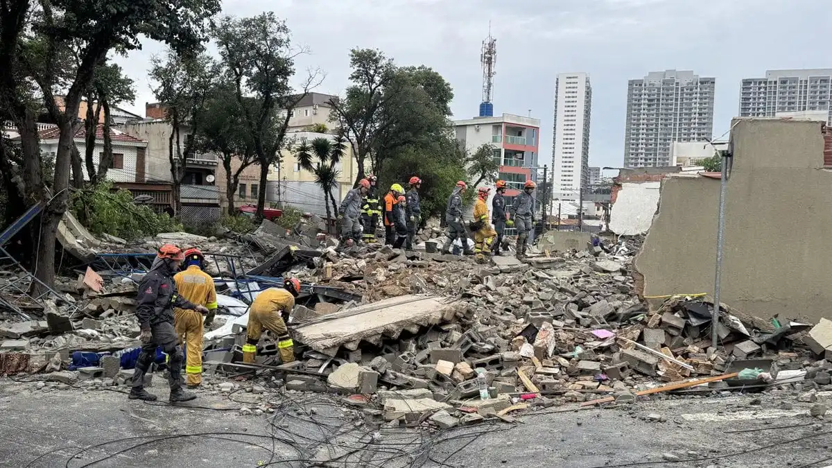 Ascienden a seis los muertos por el derrumbe de una vivienda en São Paulo (Brasil) a causa de fuertes lluvias 11 Ascienden a seis los muertos por el derrumbe de una vivienda en São Paulo (Brasil) a causa de fuertes lluvias