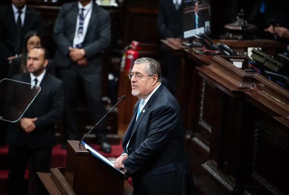 El presidente de Guatemala acusa a políticos y narcotraficantes de financiar bloqueos de carreteras