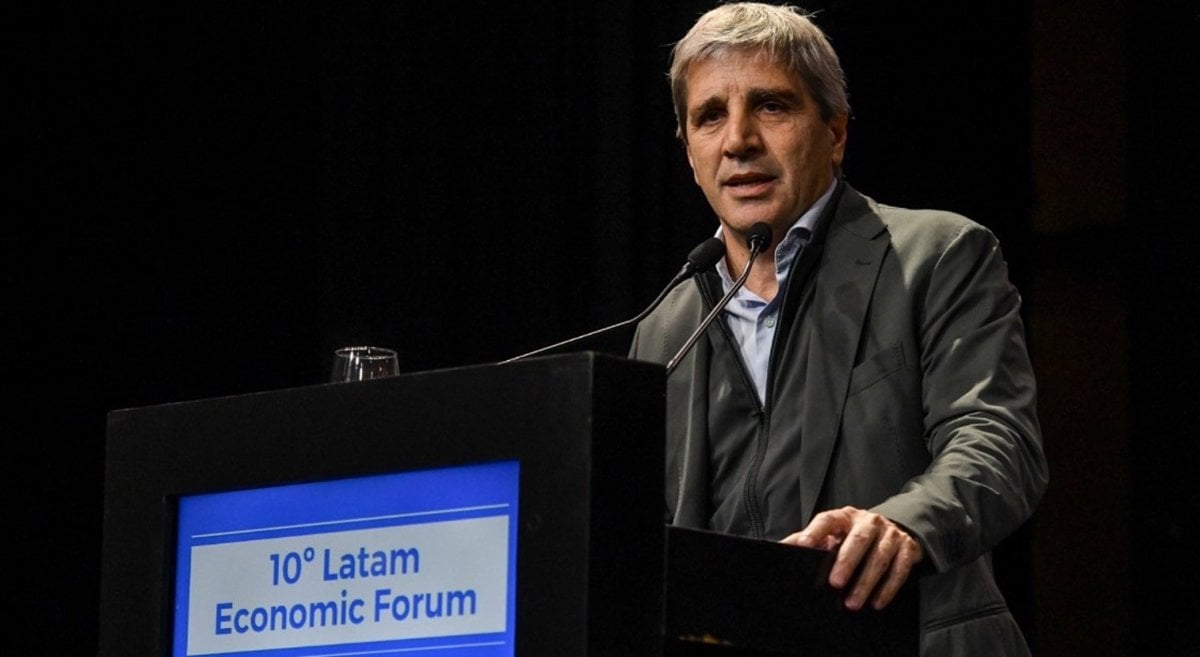 El ministro de Economía argentino confirma el inicio de la licitación de la empresa pública de agua