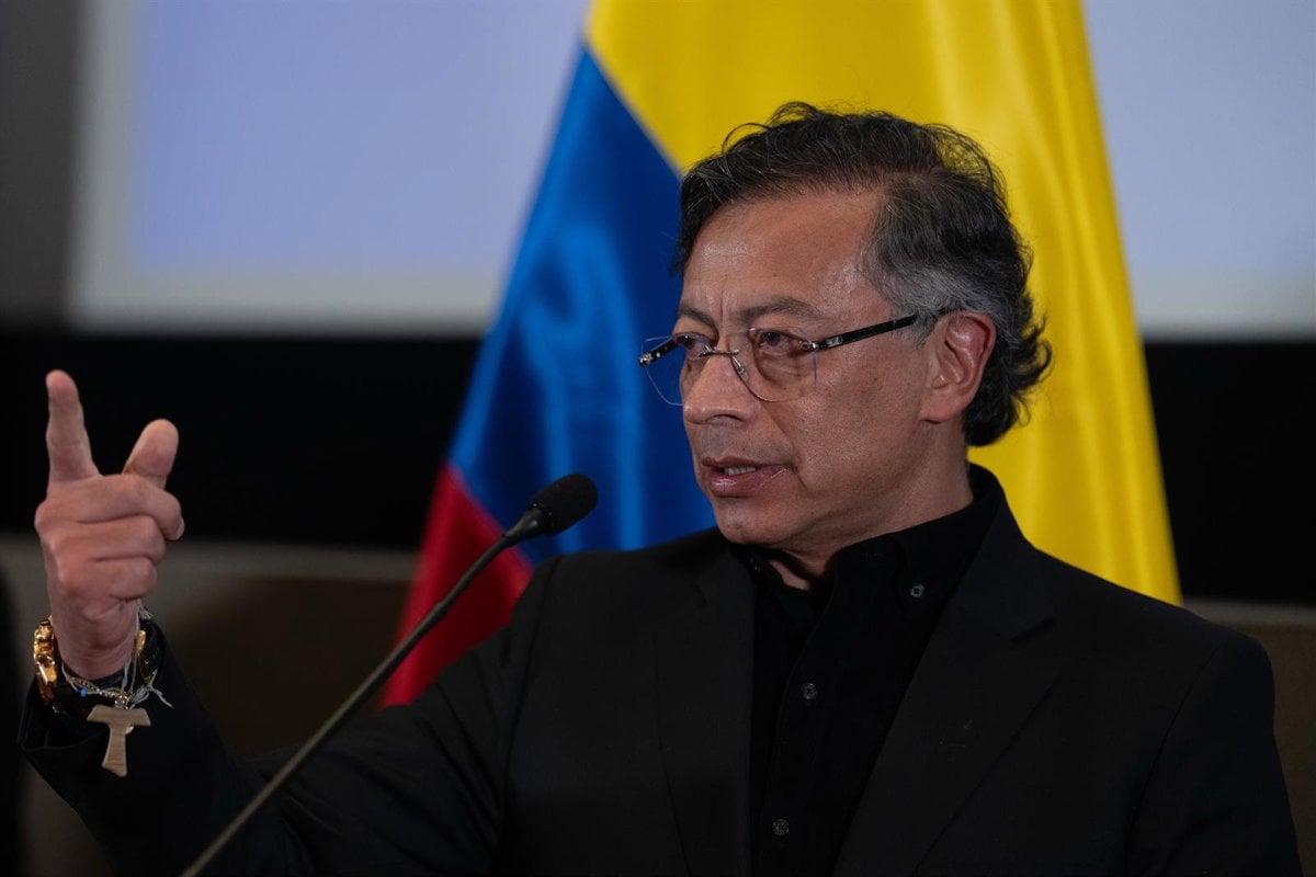 Petro avala el traslado de miembros de grupos armados a zonas de ubicación mientras avanzan las negociaciones