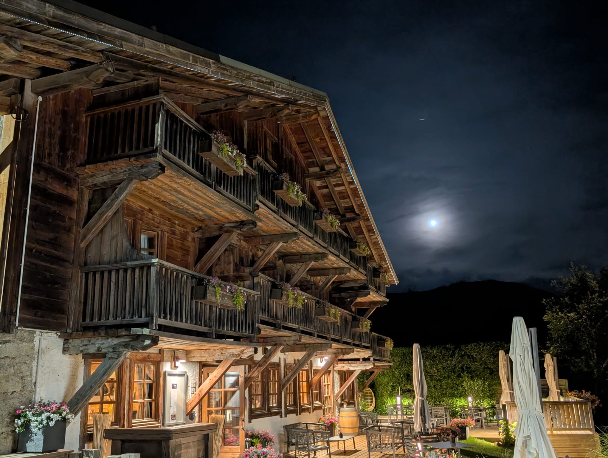 Megève: el pueblo alpino donde el lujo nació sin perder el alma de la montaña 3 La Ferme du Golf