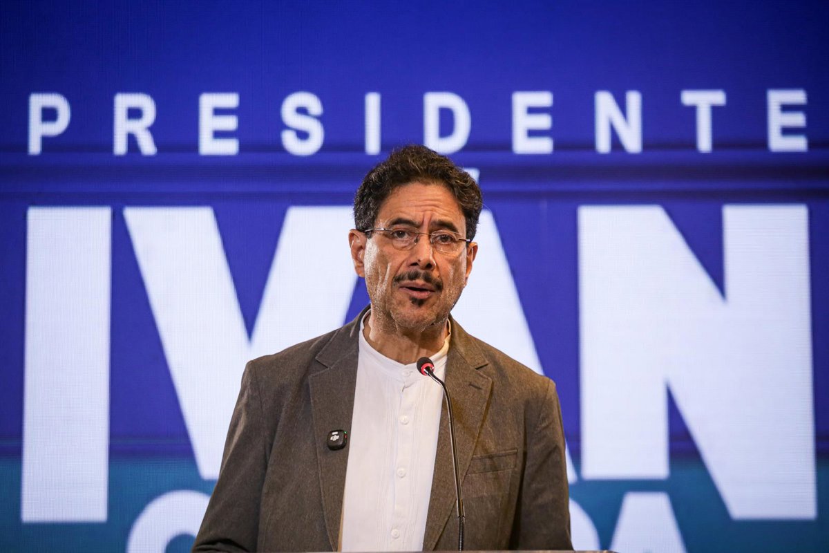 Cepeda afea a De la Espriella que acabe con el alto comisionado para la paz: "Es el mayor enemigo de Colombia" 11 Cepeda afea a De la Espriella que acabe con el alto comisionado para la paz: “Es el mayor enemigo de Colombia”