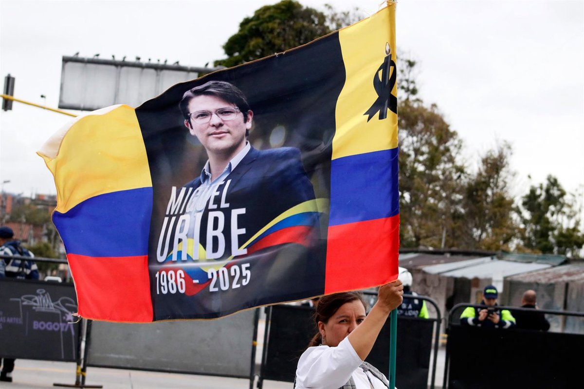 Condenado a más de 21 años de cárcel uno de los nueve acusados por el asesinato del senador Miguel Uribe 2 Condenado a más de 21 años de cárcel uno de los nueve acusados por el asesinato del senador Miguel Uribe