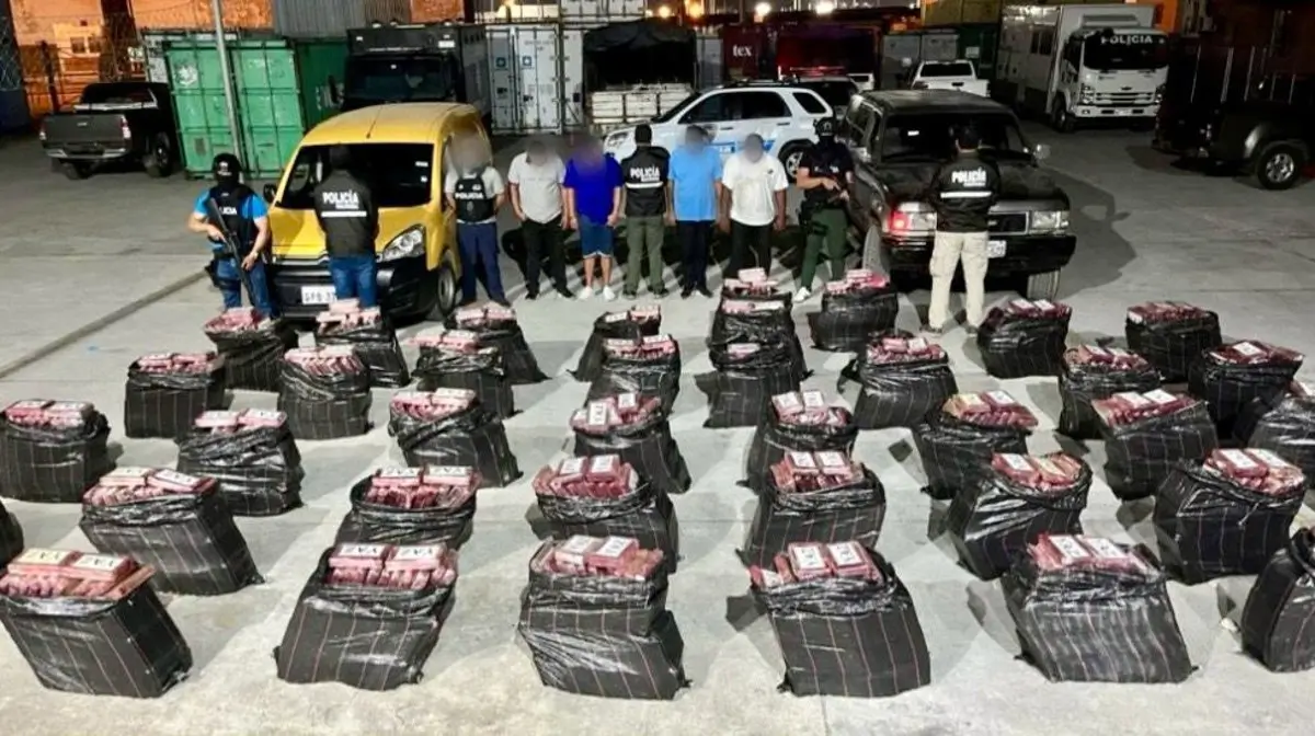 Ecuador se incauta de doce toneladas de cocaína destinadas a EEUU