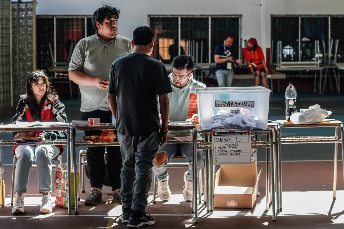 Los ciudadanos chilenos en el exterior comienzan a votar en la primera vuelta de las elecciones presidenciales