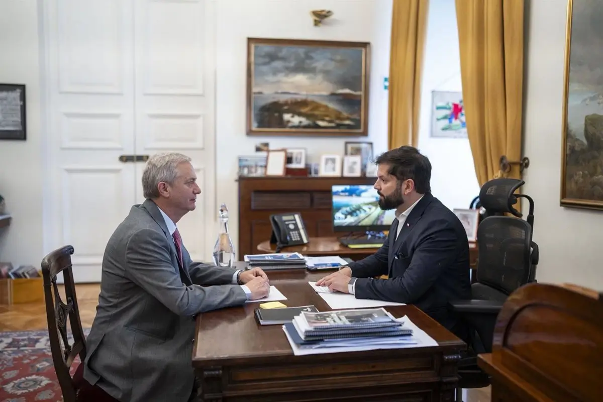 Boric agradece a Kast la "disposición y contribución al clima positivo" de su reunión tras ganar los elecciones de Chile 6 Boric agradece a Kast la "disposición y contribución al clima positivo" de su reunión tras ganar los elecciones de Chile