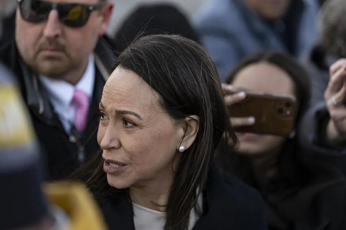 Machado defiende "desmantelar la estructura de terror" en Venezuela antes de celebrar elecciones