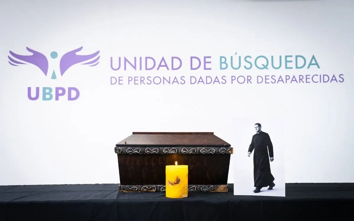 Las autoridades colombianas entregan los restos del cura guerrillero Camilo Torres