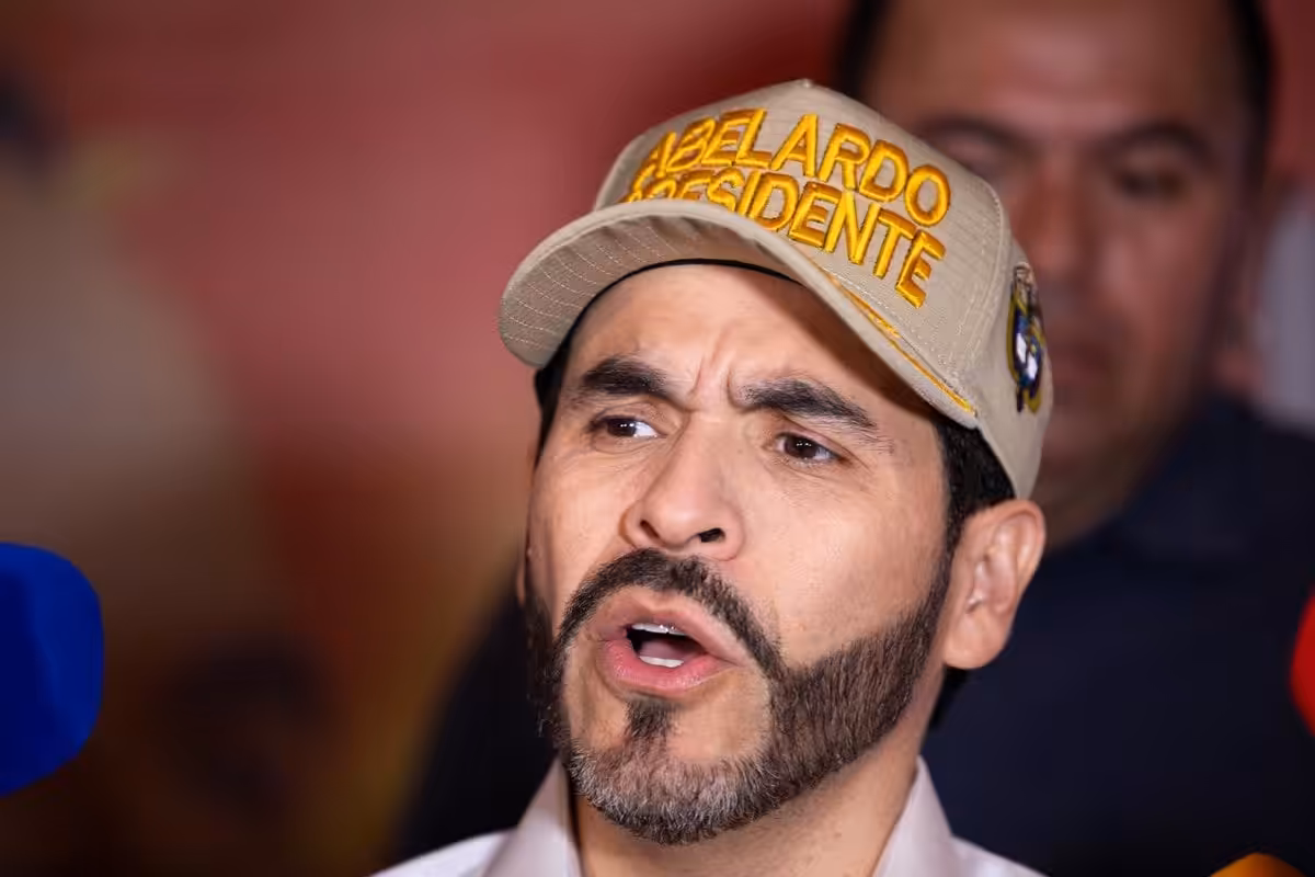Matan a dos integrantes de la campaña del candidato derechista De La Espriella a dos semanas de elecciones en Colombia