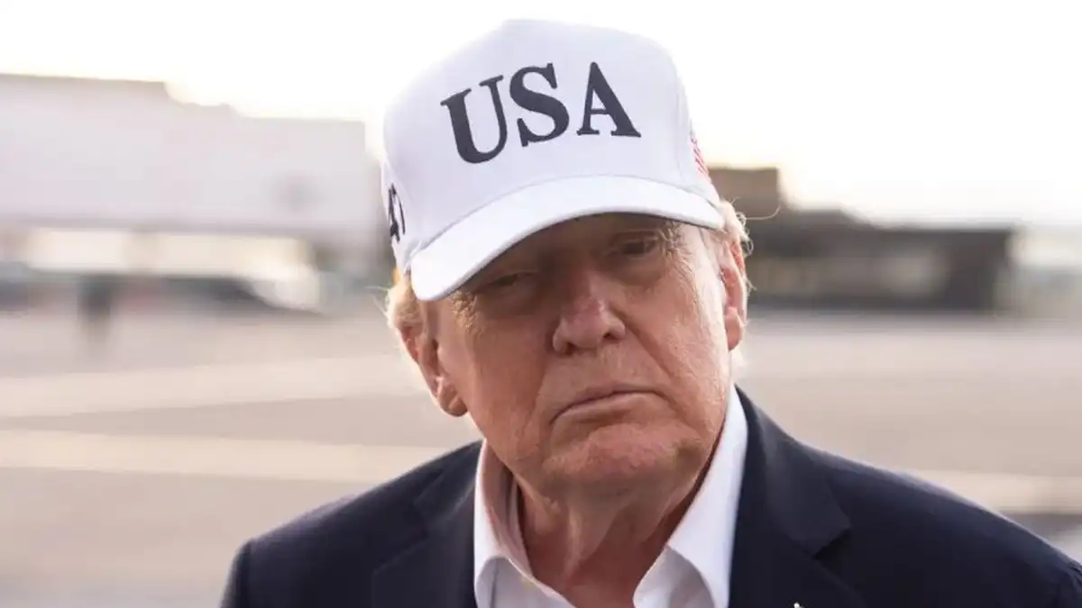 Trump rechaza regulaciones y denuncia conspiración en torno a la inteligencia artificial