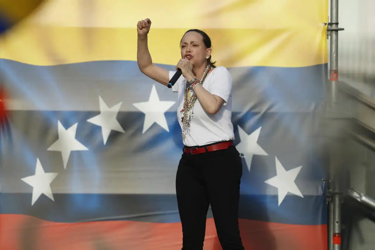 Machado denuncia que EEUU la ha excluido de las negociaciones en Caracas y promete regresar “pronto”