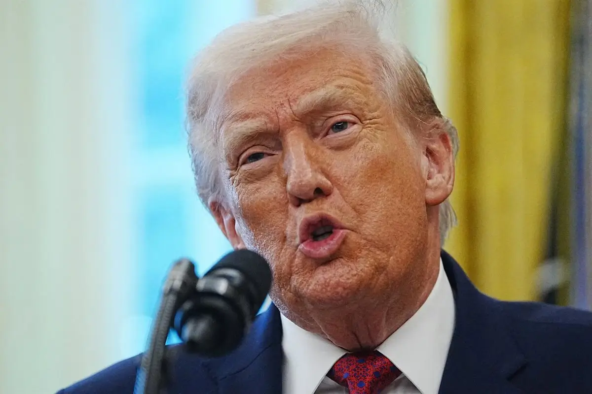 Trump ordena el bloqueo “completo” de todos los petroleros sancionados que entren y salgan de Venezuela