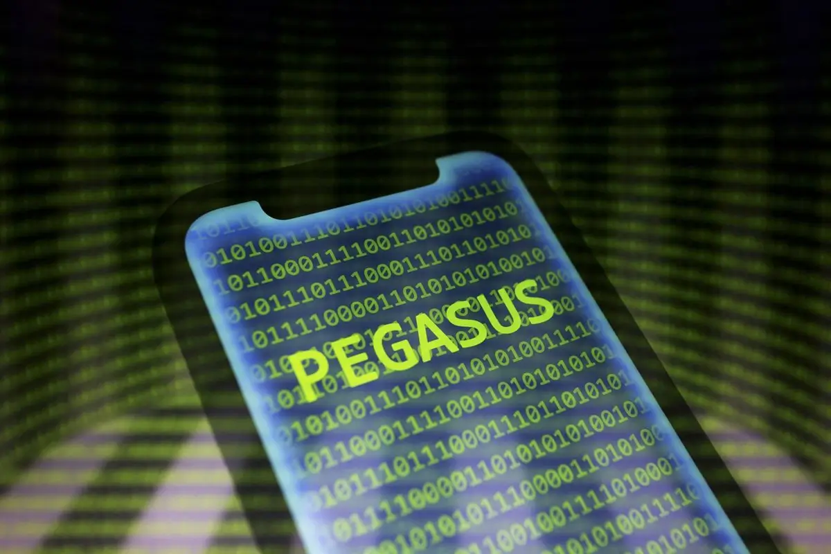 El ministro del Interior colombiano denuncia la presencia de Pegasus en sus teléfonos y alerta a las agencias estatales