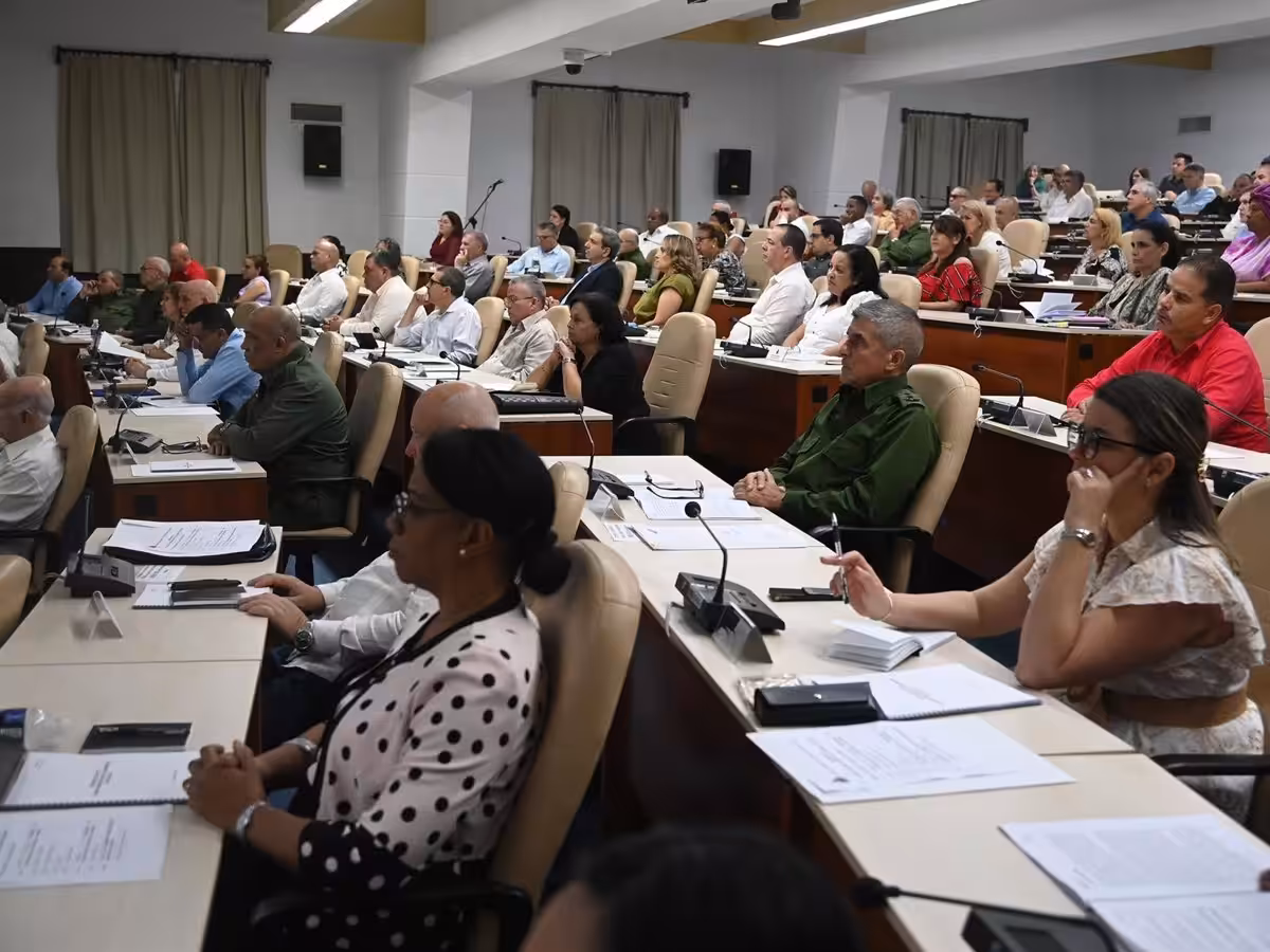 El Partido Comunista cubano asegura que Raúl Castro está “plenamente de acuerdo” con las propuestas de reforma económica