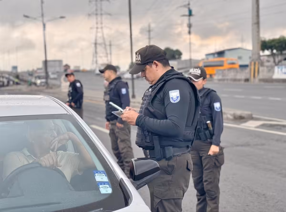 Muere un cabecilla de una banda de Ecuador en un tiroteo en Guayaquil con dos menores sospechosos detenidos