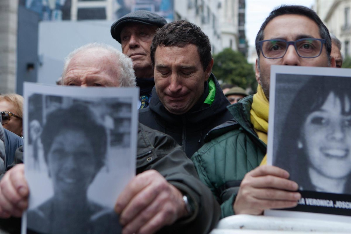 Argentina recuerda a la víctimas del atentado contra la AMIA entre críticas a la falta de avances judiciales