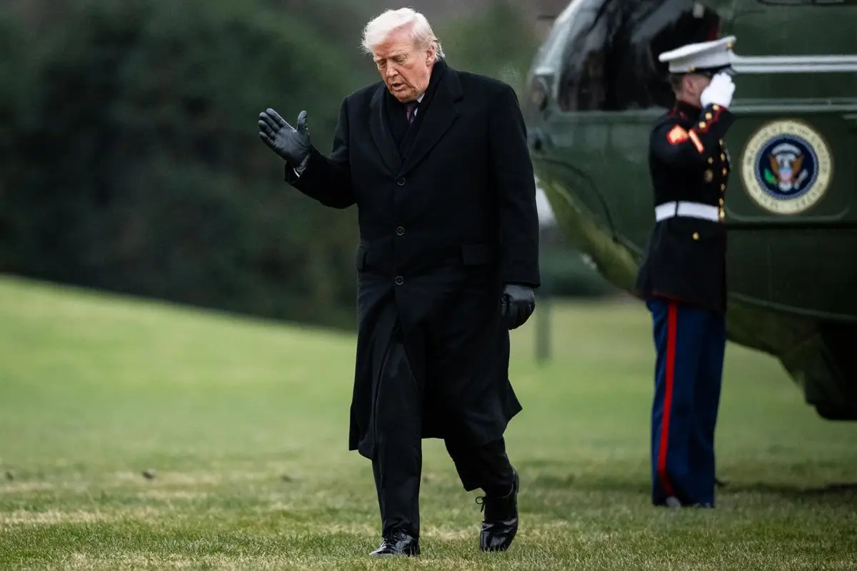 Trump defiende que el despliegue militar en las costas de Venezuela "es solo un bloqueo"